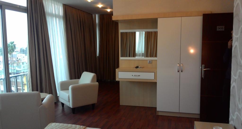 Guney Adana Otel Buitenkant foto
