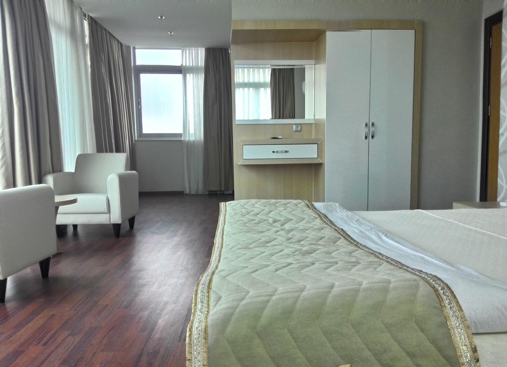 Guney Adana Otel Buitenkant foto